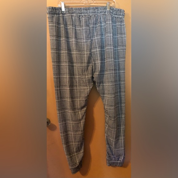 Black & white houndstooth joggers - Picture 2 of 4